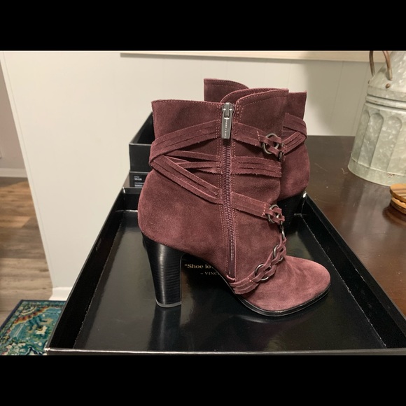 Vince Camuto- John Camuto Rubidio bootie - Picture 5 of 12